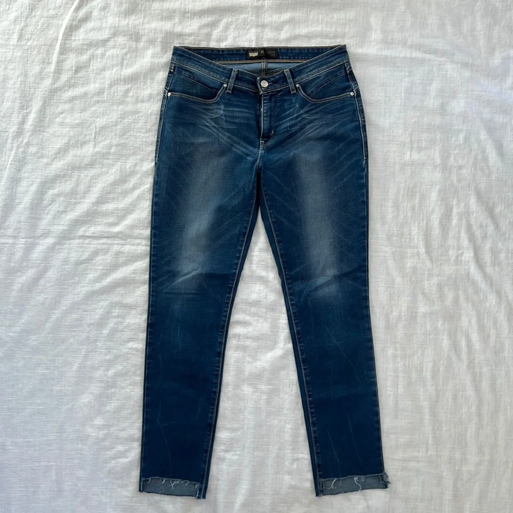 Women Levi’s Revel size 31. Demi curve skinny